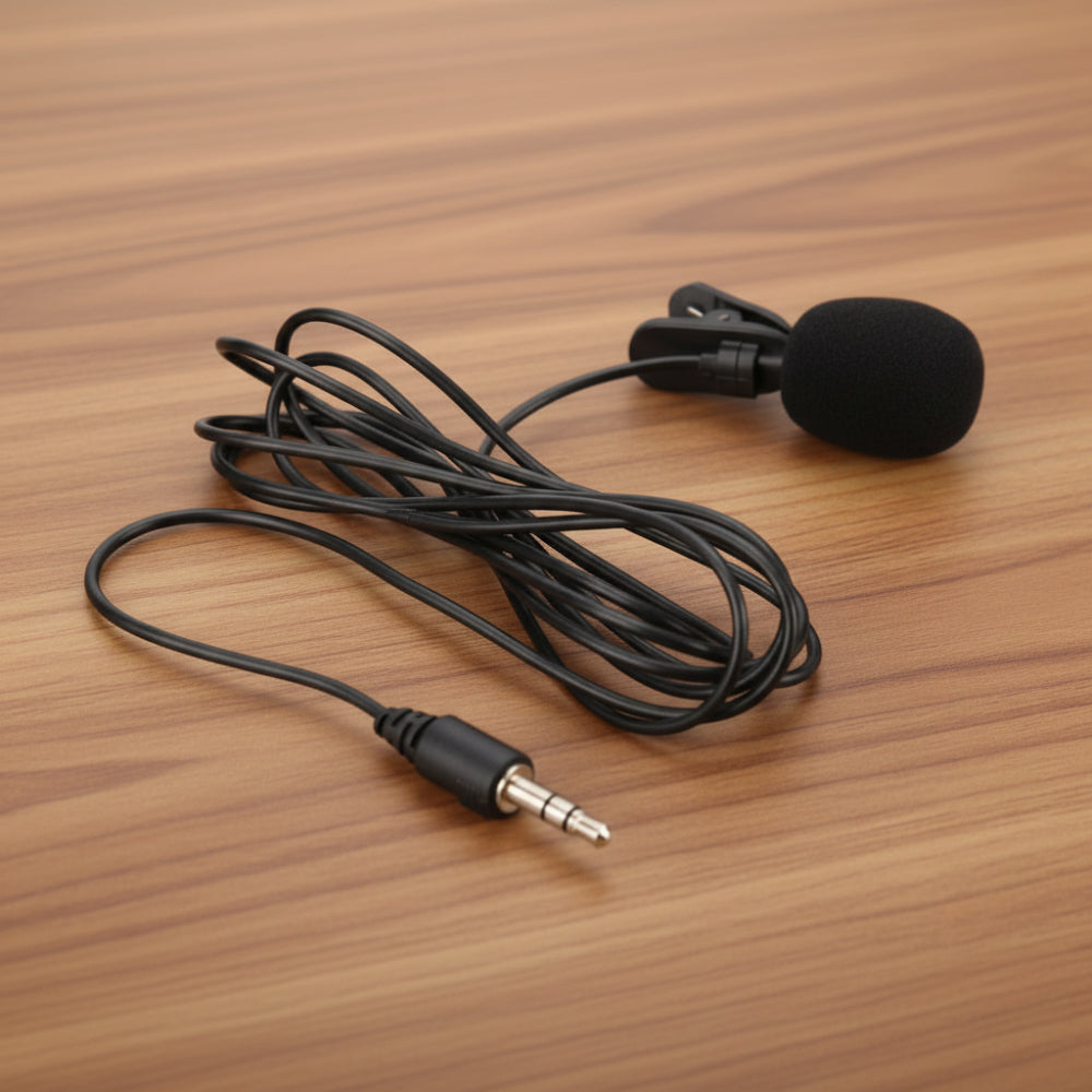 Clip-on microphone compatible with smartphone DSLR and laptop