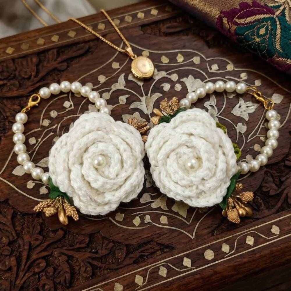 Handmade White Crochet Gajry for Girls, traditional white crochet bracelet for mehndi use in Pakistan