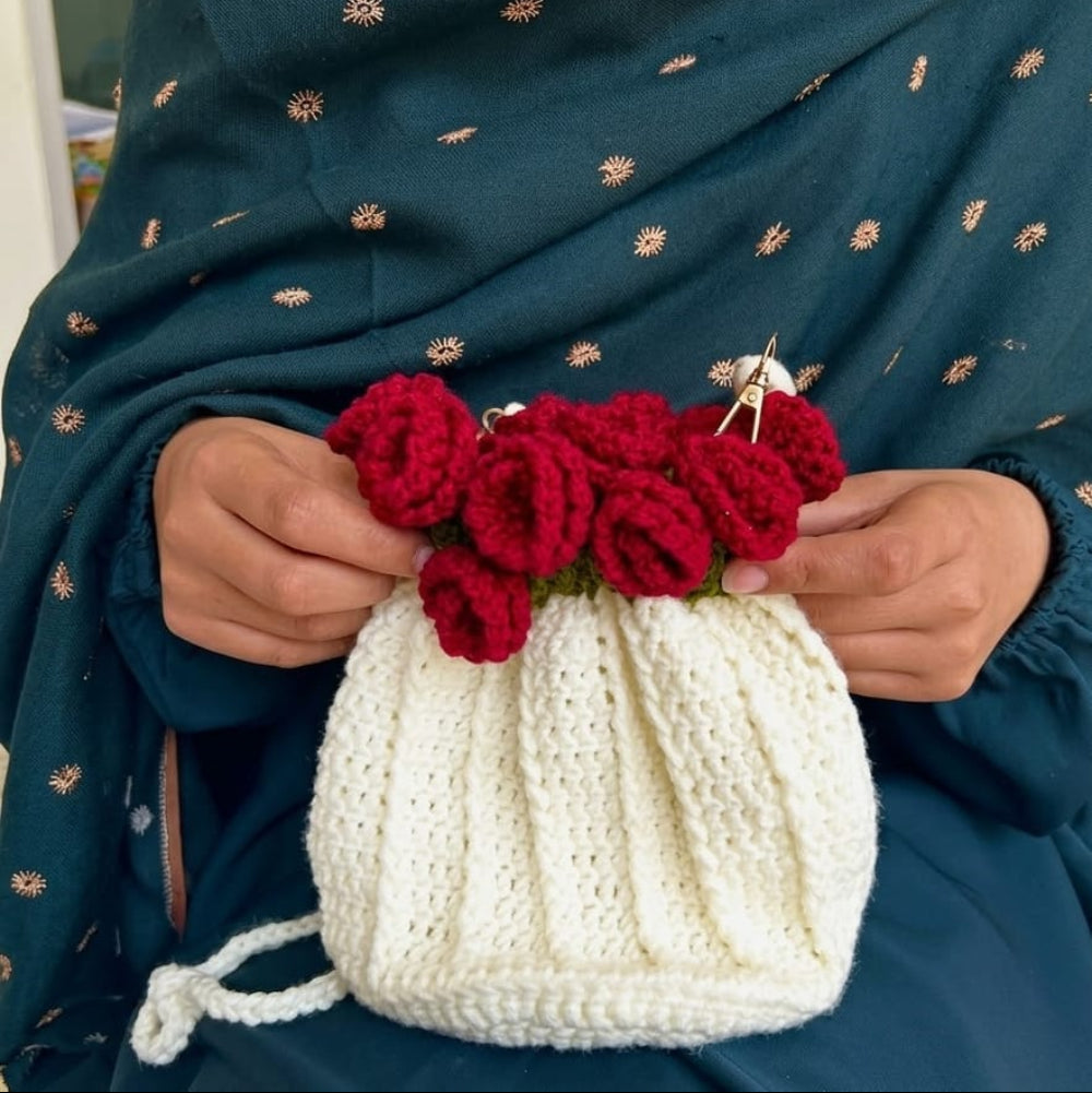 Crochet flower bag for casual and party wear