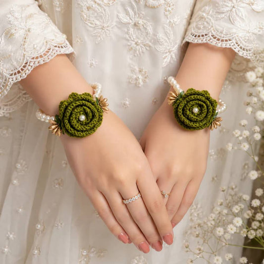 Handmade Green Crochet Gajry for Girls, simple and traditional handmade gajra design in Pakistan