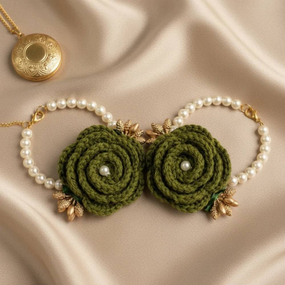 Handmade Green Crochet Gajry for Girls, elegant green yarn gajra for festive occasions in Pakistan