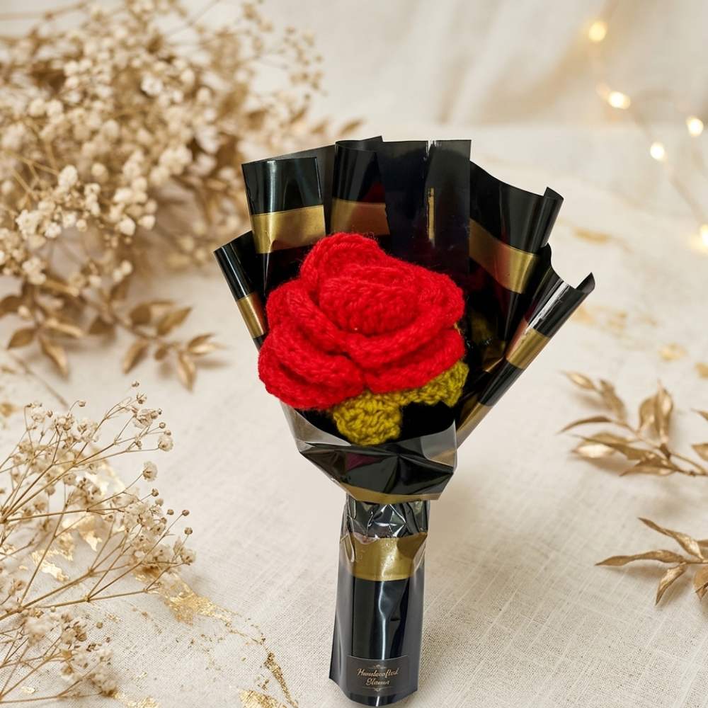 Handmade Crochet Red Rose Mini Bouquet, handmade mini red rose  bouquet for special occasions in Pakistan