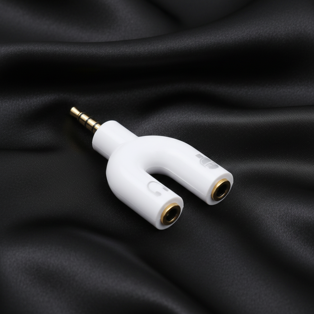 Headphone audio splitter adapter for sharing music and videos