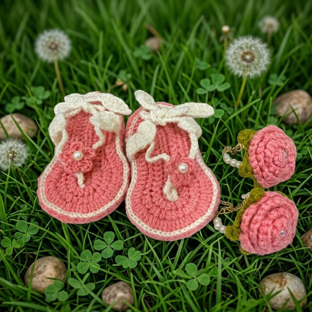 Newborn crochet gift set with shoes and accessories