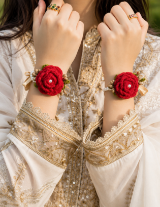 Red Rose Handmade Crochet Gajry