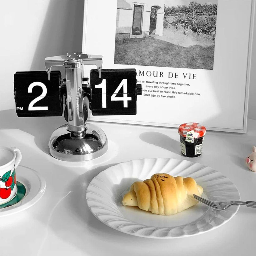 Mechanical Retro Auto Flip Clock, classic auto flip desk clock with flip time display for home in Pakistan