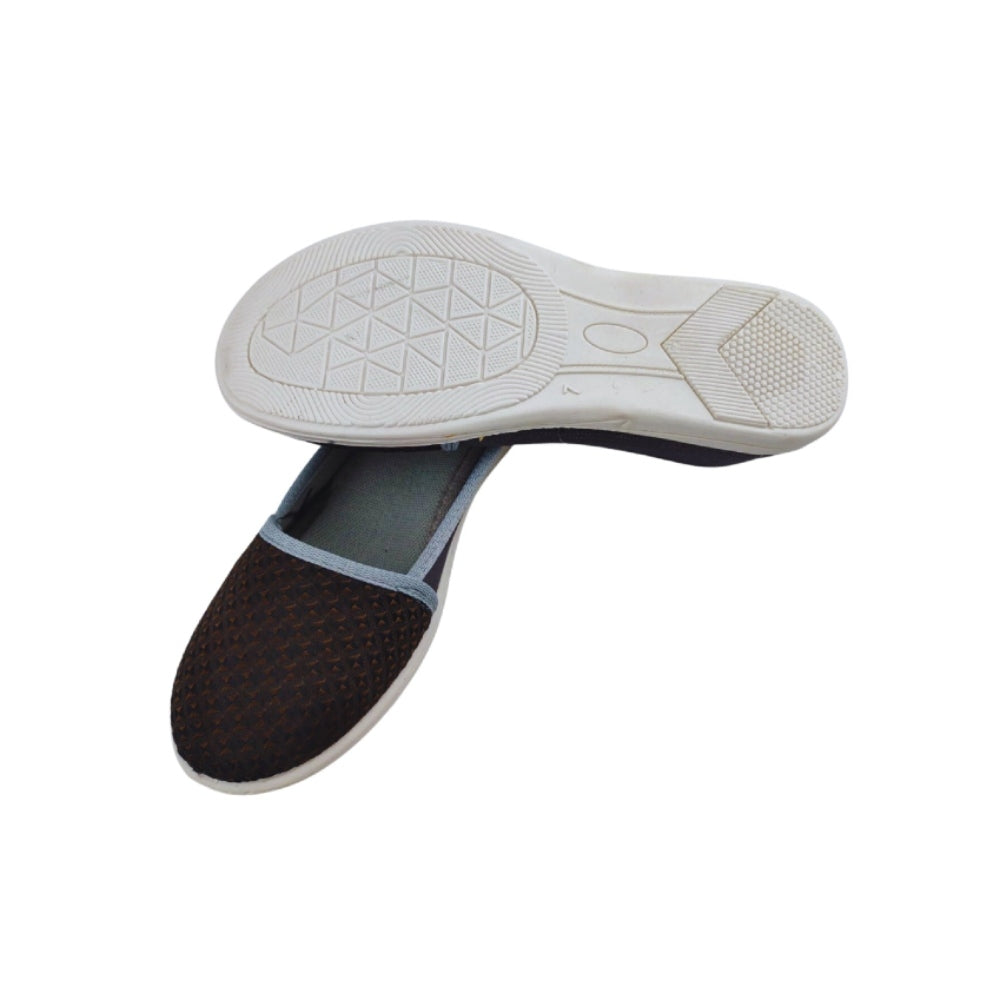 Comfortable women's casual flats with a textured upper, cushioned insole, and flexible sole for everyday indoor and outdoor use.