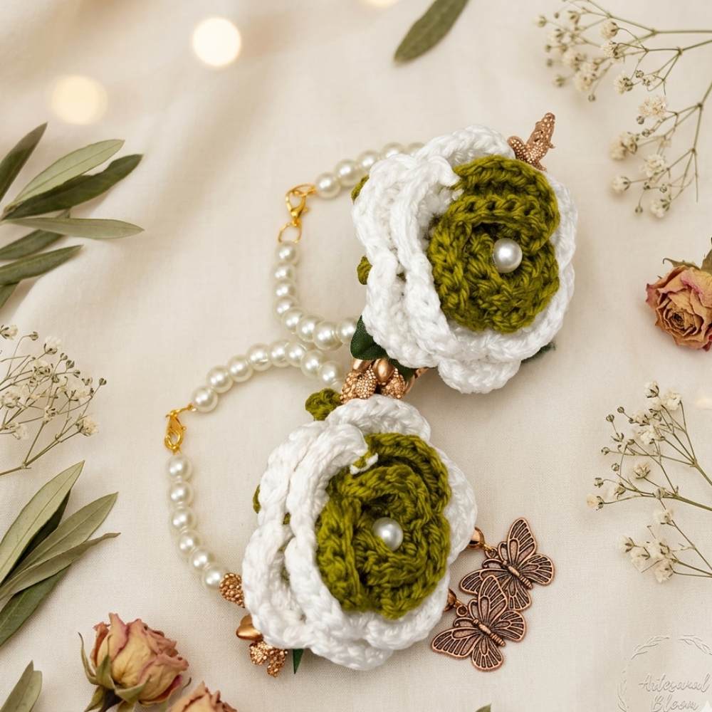 White & Green Crochet Gajry for Girls, simple handmade crochet gajra bracelet for girls at wedding functions in Pakistan